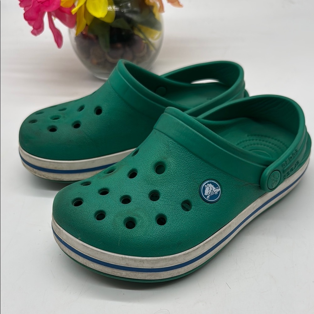 CROCS Green Water Shoes with Ventilation and Heel Strap CR7980A